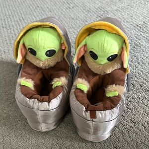 Gap Star Wars Kids Plush Baby Yoda Slippers - Silver and Brown size 1/2